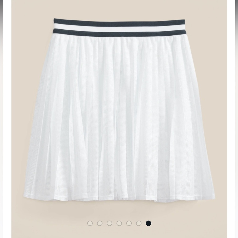 NWT Wilson Limitless TENNIS SKIRT ~ Sz M ~ White ~ pleated Mesh w/ Shortie